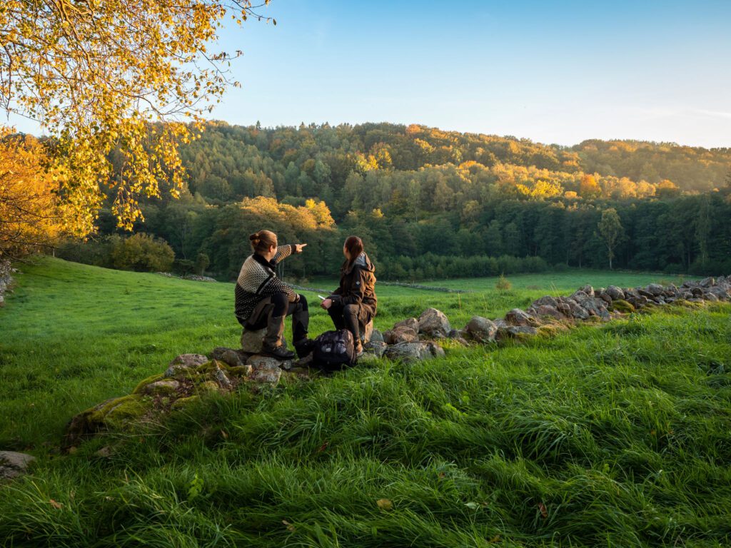 Par som upptäcker Sinarpsdalen i Båstad.